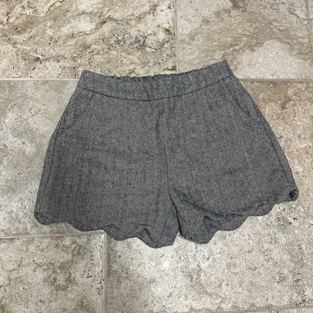 EE Some Gray Women's Scalloped Hem Shorts